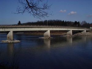 Die bestehende Salzachbrücke bei Tittmoning